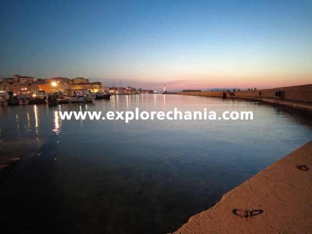 Night walking tour at the lighthouse Chania 